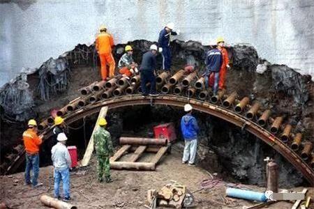 临沧隧道钢花管支护案例